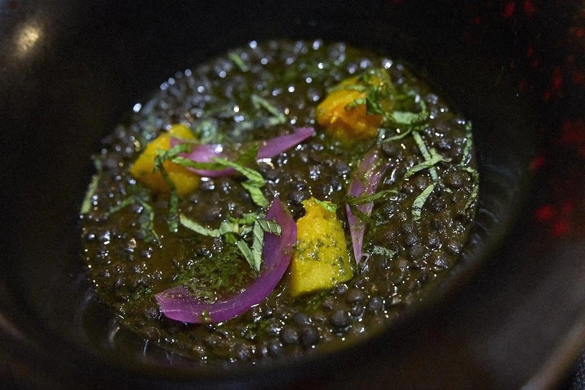 Plato del menú degustación que se sirve al mediodía en el Bar AVENIDA de la Txantrea